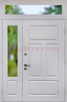 Белая полуторная железная дверь со стеклом и фрамугами ДФГ-10 в Самаре