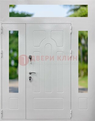 Белая стальная дверь порошок со стеклом и фрамугами ДФГ-11 в Великом Новгороде