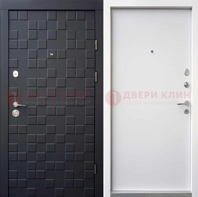 Темная входная дверь с белой МДФ внутри ДМ-222 в Егорьевске