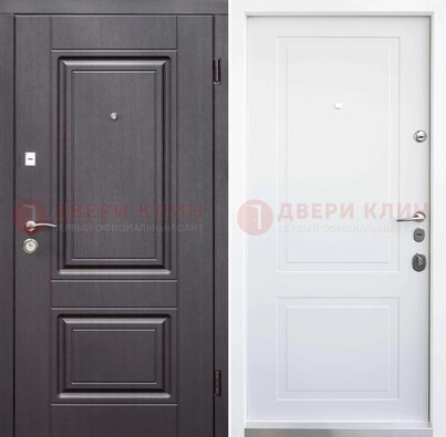 Темная входная дверь с белой МДФ внутри ДМ-238 в Егорьевске