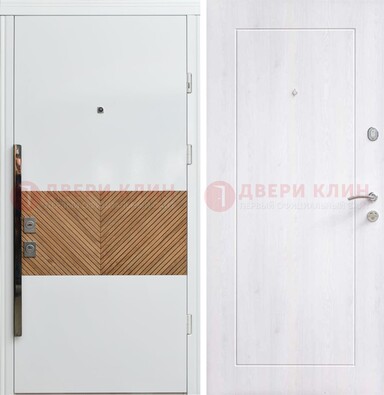 Белая железная дверь МДФ горизонтальной вставкой ДМ-265 в Егорьевске