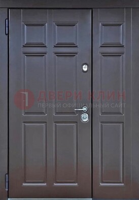 Тёмная двухстворчатая входная дверь для коттеджа с МДФ ДМ-533 в Егорьевске