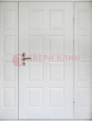 Белая входная дверь для коттеджа с МДФ ДМ-536 в Егорьевске