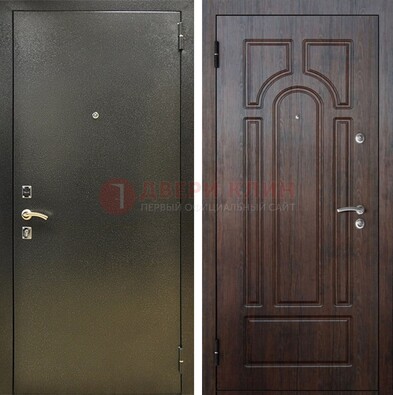 Железная темно-серая дверь с порошковым напылением и МДФ Тисненый орех ДП-275 в Егорьевске