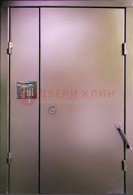 Коричневая стальная дверь в подъезд ДПД-1 в Тамбове