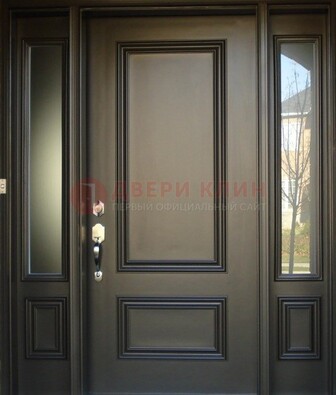 Парадная дверь с отделкой массив ДПР-65 в загородный дом в Петрозаводске