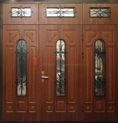 Парадная дверь с металлическими вставками и ковкой ДПР-72 в дом 