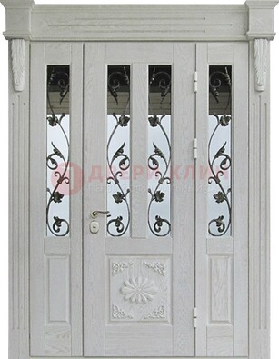 Входная парадная дверь со стеклом и ковкой в белом цвете ДПР-93 в Егорьевске
