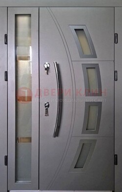 Серая железная дверь для дома со стеклом ДС-17 в Егорьевске