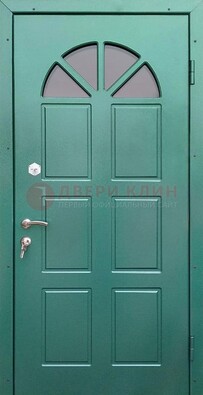 Зеленая стальная дверь со стеклом для дома ДС-28 в Егорьевске
