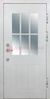 Белая уличная дверь со стеклом ДС-30 в Егорьевске