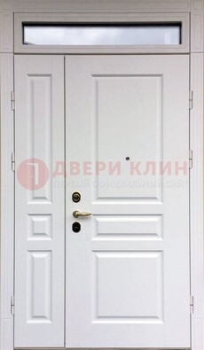 Белая двухстворчатая металлическая дверь со стеклом ДС-63 в Егорьевске