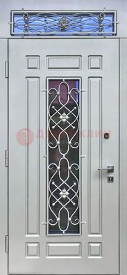 Белая железная дверь со стеклом и ковкой с верхней фрамугой ДСК-112 в Егорьевске