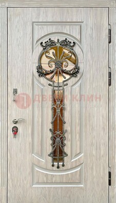 Светлая железная дверь со стеклом ковкой для коттеджа ДСК-134 в Саратове