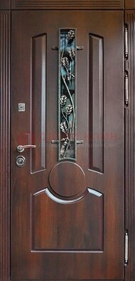 Темная железная дверь со стеклом и ковкой для кирпичного дома ДСК-136 в Белгороде