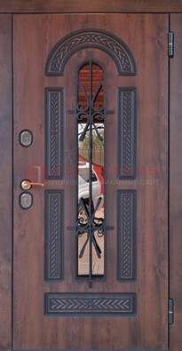 Железная дверь со стеклом и ковкой и узором ДСК-150 в Егорьевске