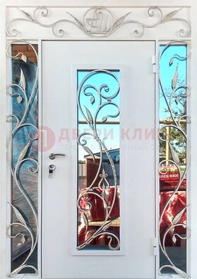 Белая входная дверь порошок со стеклом и ковкой ДСК-165 в Дедовске