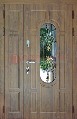 Коричневая полуторная дверь со стеклом и ковкой ДСК-198 в Шатуре