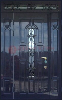 Глянцевая полуторная дверь Винорит стекло и ковка ДСК-275 в Егорьевске