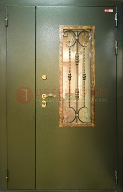 Стальная дверь со стеклом и ковкой ДСК-29 для квартиры в Егорьевске