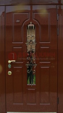 Красивая металлическая дверь со стеклом и ковкой ДСК-33 в Егорьевске