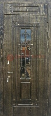 Зеленая входная дверь со стеклом и ковкой ДСК-67 в Егорьевске