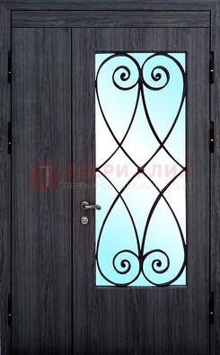 Стальная дверь со стеклом и ковкой ДСК-69 в деревянный дом в Тамбове