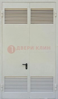 Белая металлическая техническая дверь с вентиляционной решеткой ДТ-6 во Владимире