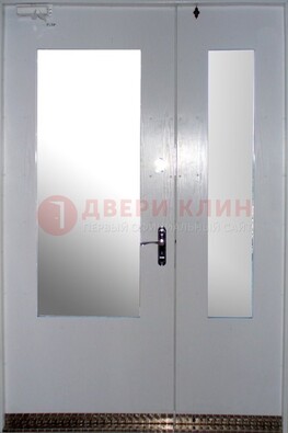 Белая  тамбурная дверь со стеклянными вставками ДТМ-18 в Егорьевске