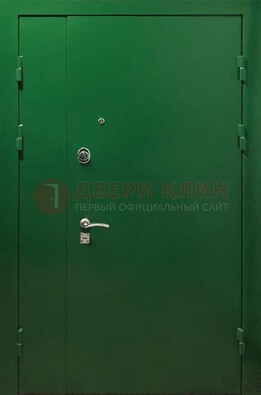 Зеленая распашная тамбурная дверь Порошок ДТМ-47 в Егорьевске