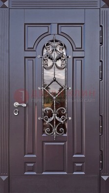 Темная уличная дверь с виноритом и стеклом с ковкой ДВТ-164 в Егорьевске