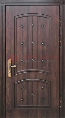 Коричневая уличная дверь с виноритом для дома ДВТ-235 в Егорьевске