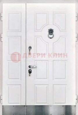 Белая входная дверь с виноритом ДВТ-246 в Костроме