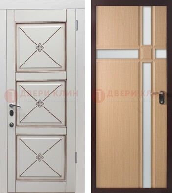 Белая уличная дверь с зеркальными вставками внутри ДЗ-94 в Подольске