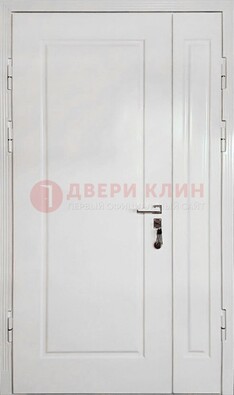 Полуторная металлическая дверь с МДФ в белом цвете ПЛ-24 в Егорьевске